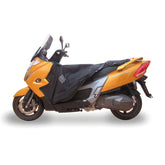 Coprigambe Termoscud®, un coprigambe impermeabile con fodera termica. Su scooter. Di TUCANO URBANO.
